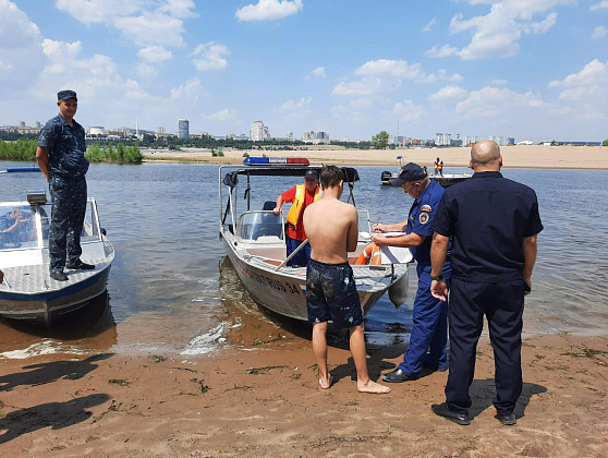 Волгоградцам продолжают напоминать о правилах безопасного поведения на воде